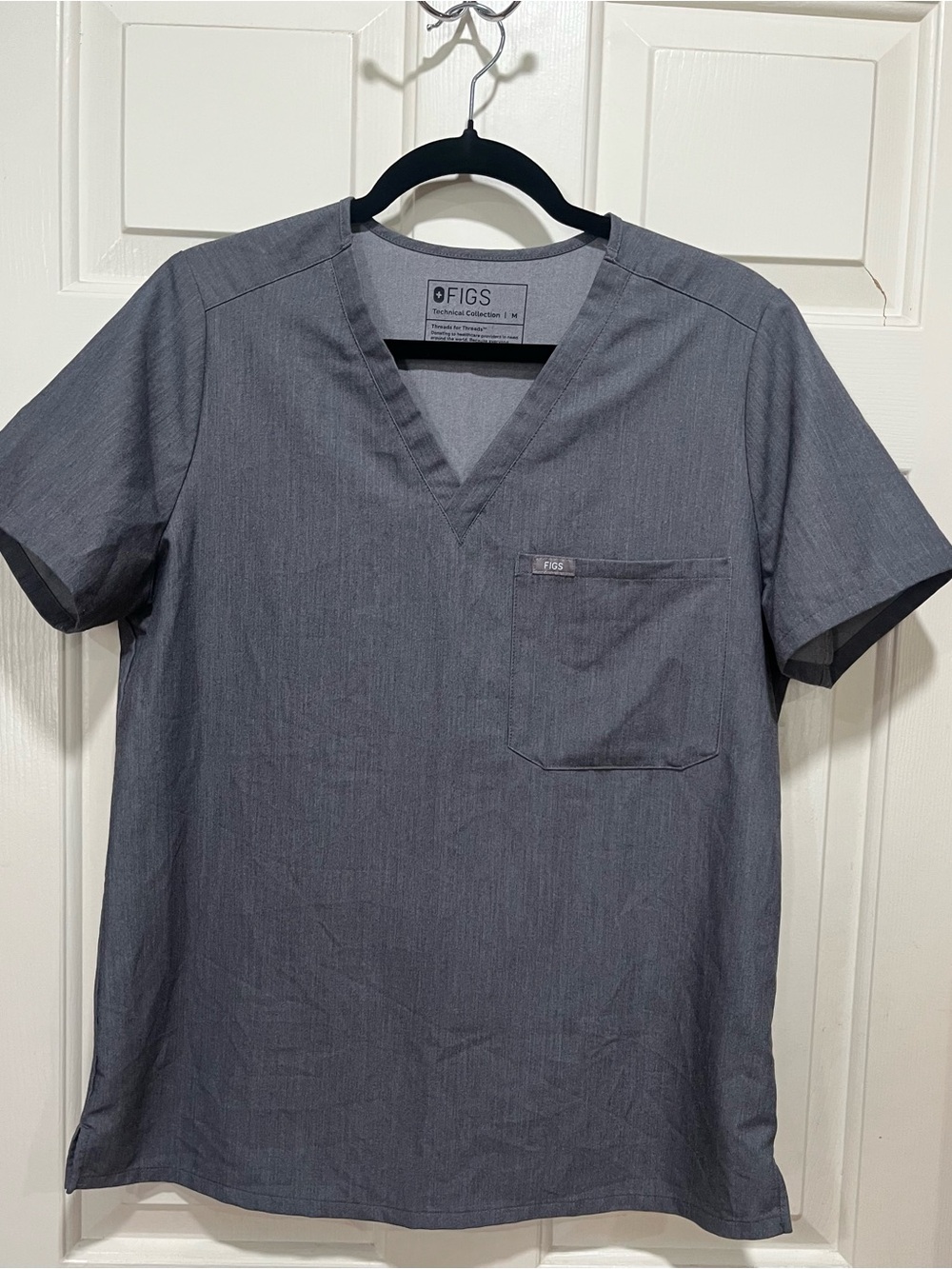 FIGS Graphite Gray Scrub Top & Zamora Joggers in size MEDIUM - Picture 2 of 4